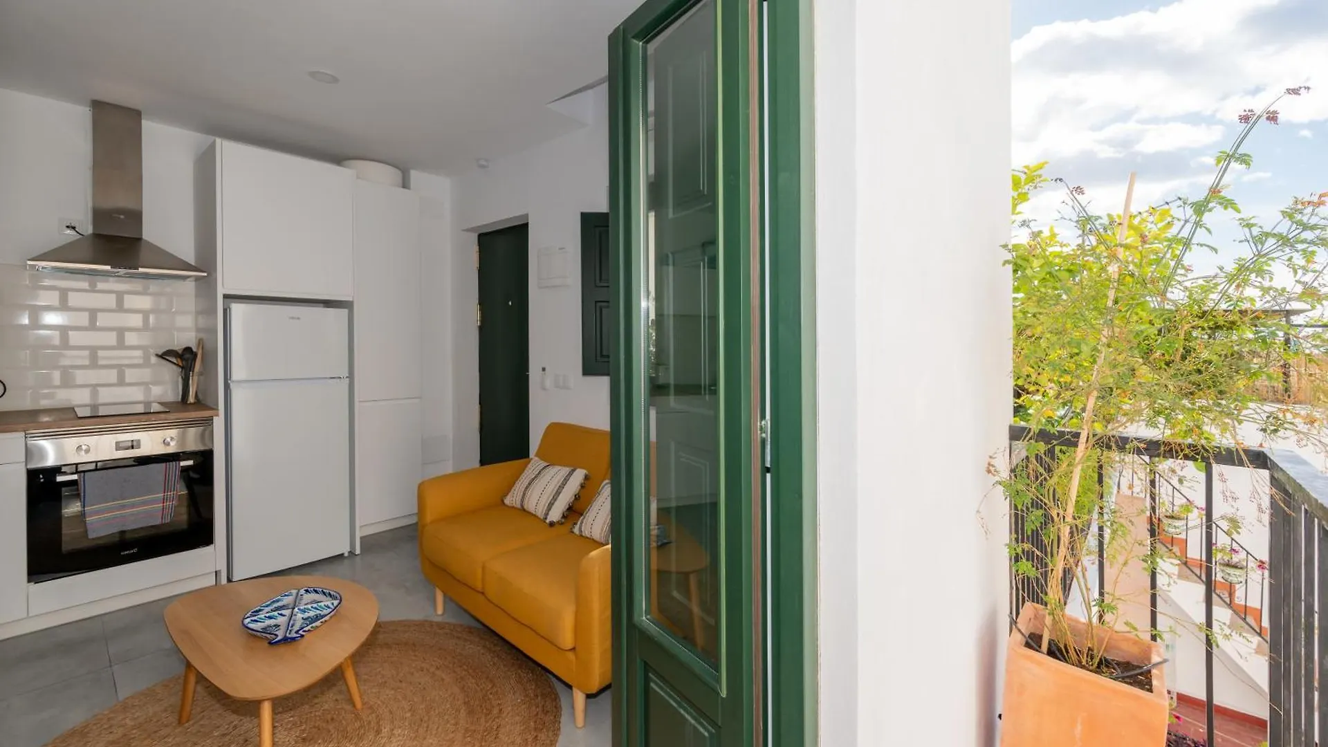 Lovely House In Peaceful Courtyard Benalmadena