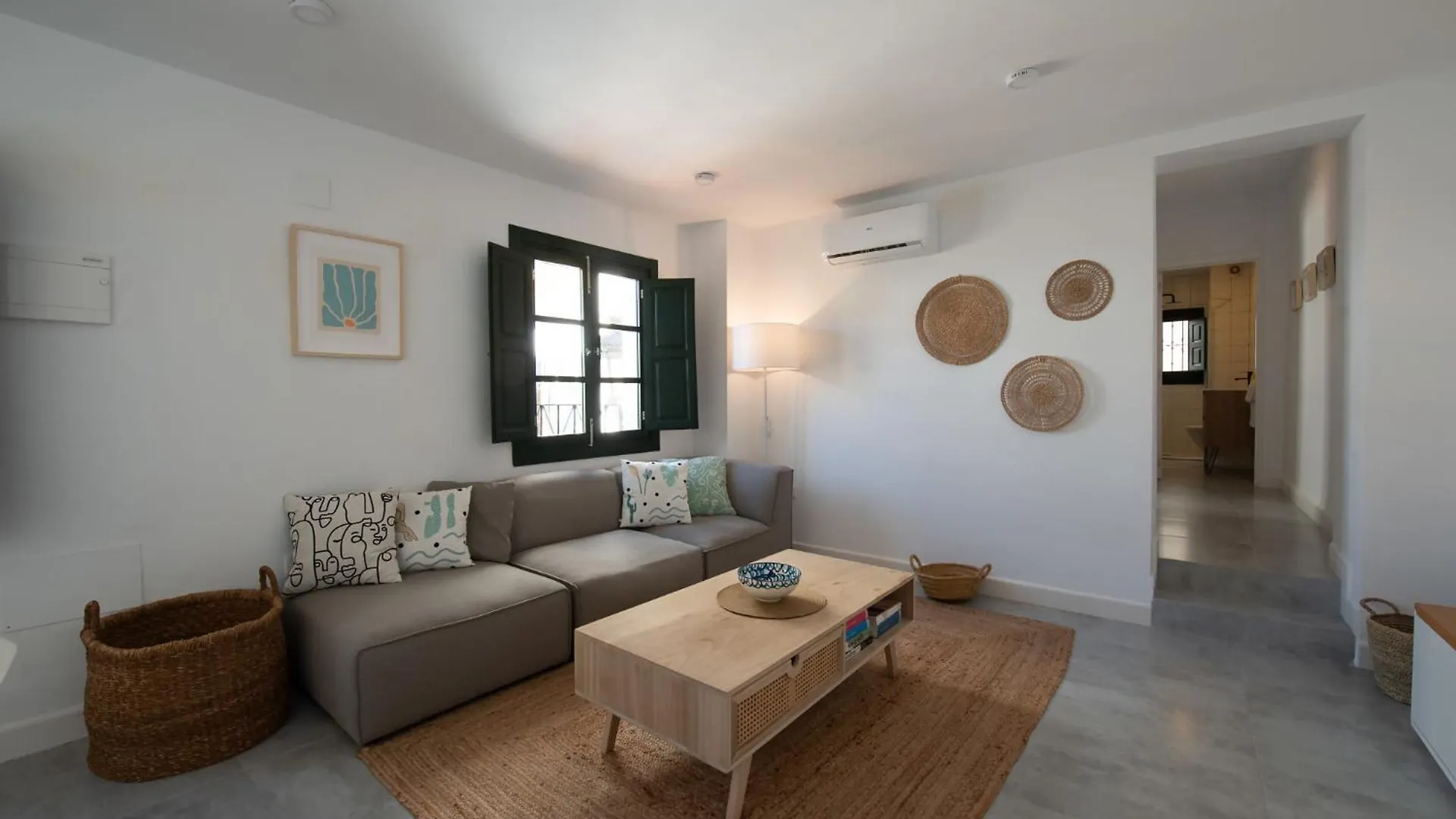 Lovely House In Peaceful Courtyard Benalmadena